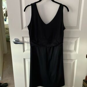 EUC black title nine dress, Drirelease francés dre sleeveless, front pocket.
